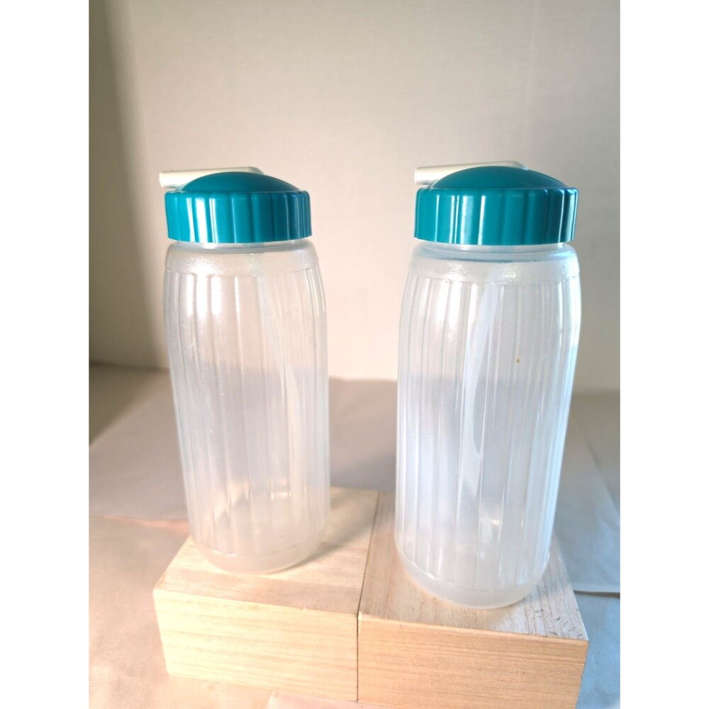 Set Of 2 Vintage Rubbermaid Sippin Saver 20oz Ribbed Teal Lid Drink Bottle USA